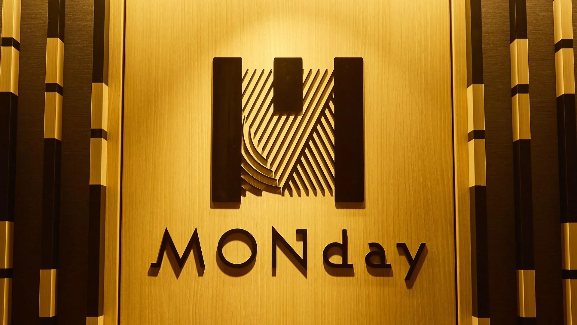 Monday Apart Hamamatsucho Daimon Tokyo Japan